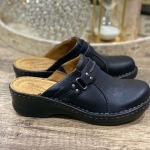 Natural Soul Sarry Clogs Black Mules Shoes - 7.5